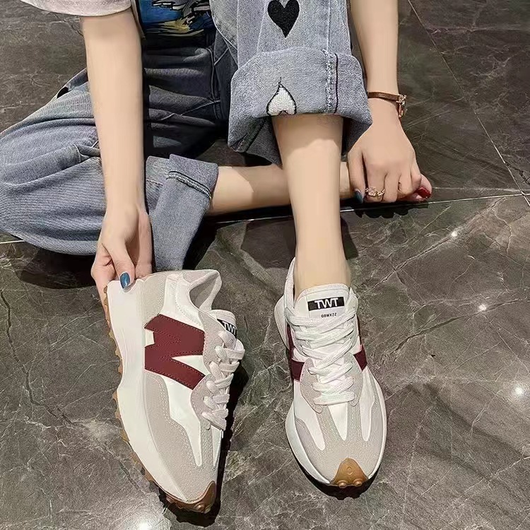 designer shoes 2025 new Women's dad shoes style for spring and autumn showing small feet retro tourism and leisure sports shoes