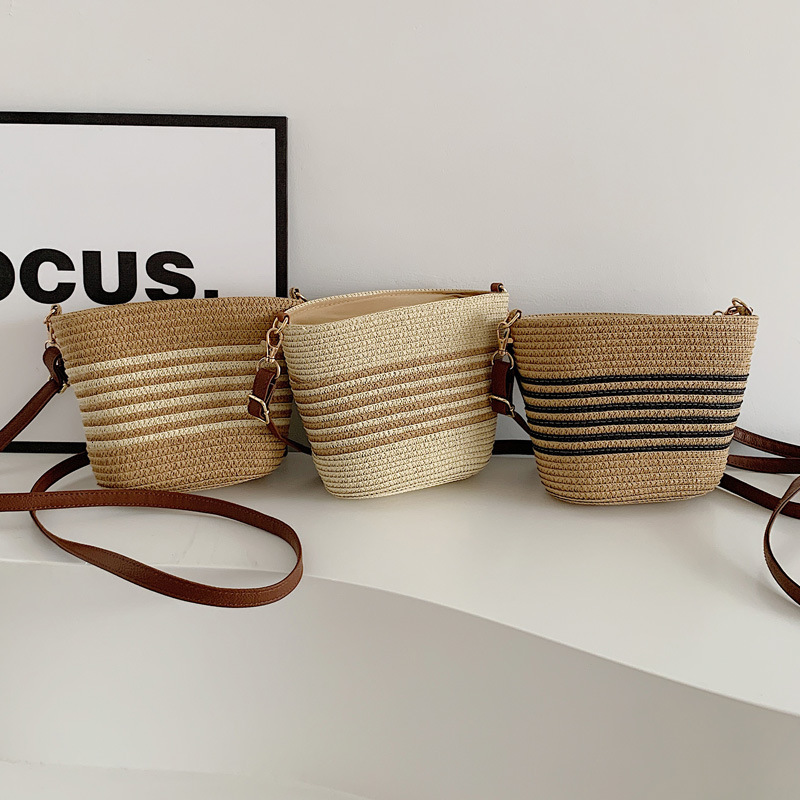 2025S Designer Women S Bag Grass Woven Women S Summer Ins Style New Beach Outdoor Travel Vacation Bucket Crossbody Bag