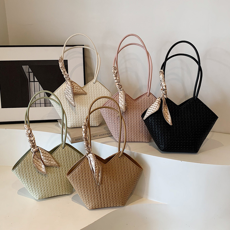 2025S Designer Women S Bag Large Capacity Crossbody Women In The New Summer Of With A High End Feel For Commuting To Work Single Shoulder Heart Shaped