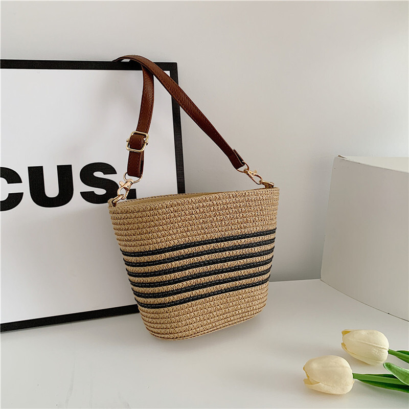 2025S Designer Women S Bag Grass Woven Women S Summer Ins Style New Beach Outdoor Travel Vacation Bucket Crossbody Bag