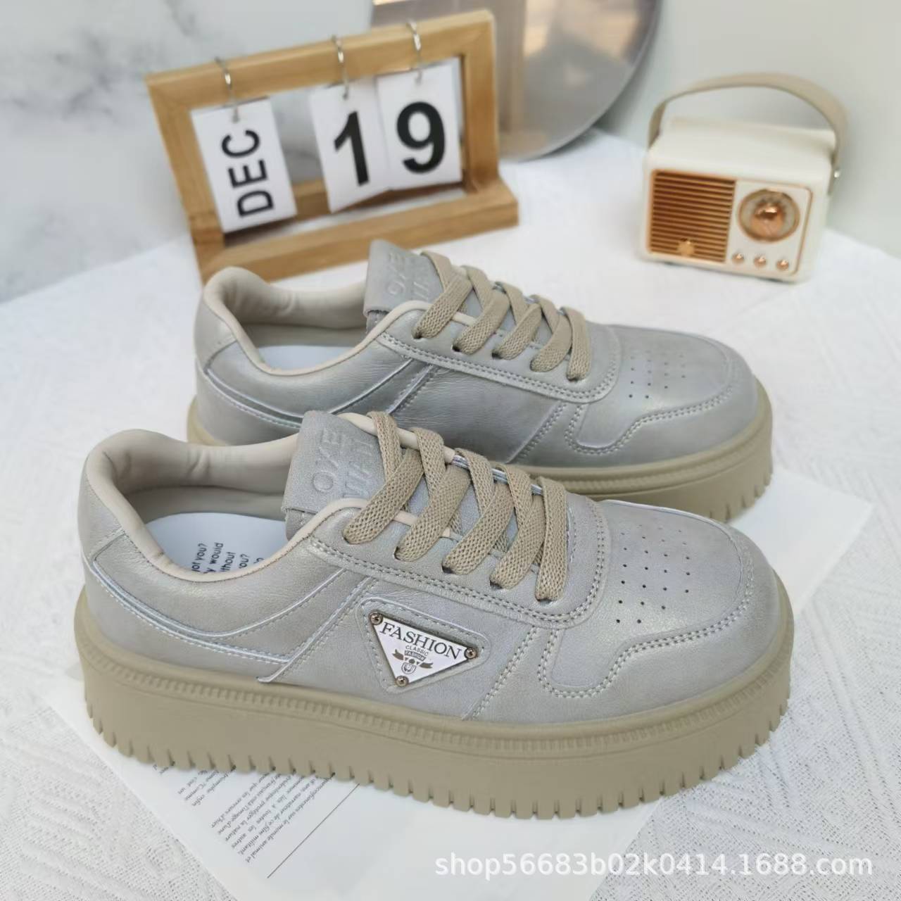 designer shoes new Women's thick-soled white sneakers versatile skateboard shoes, fashionable height-increasing casual shoes