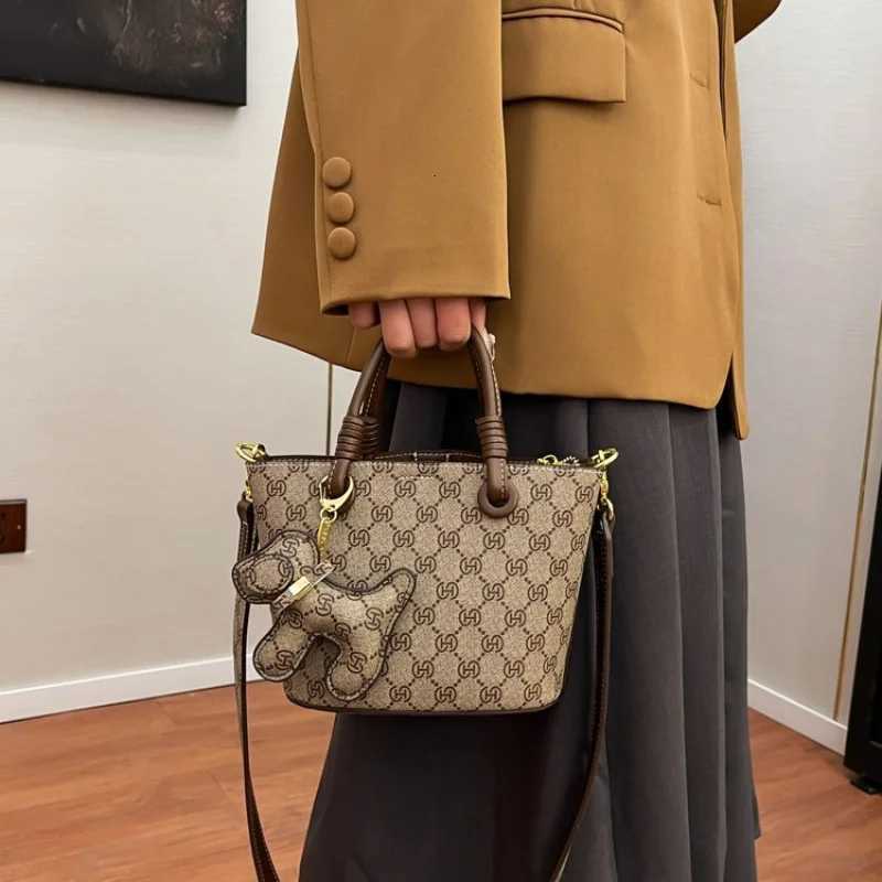 Popular Crossbody-Bag For Women In Soft Leather Adjustable Strap And Inner Pockets Lightweight And Comfortable ForW251106