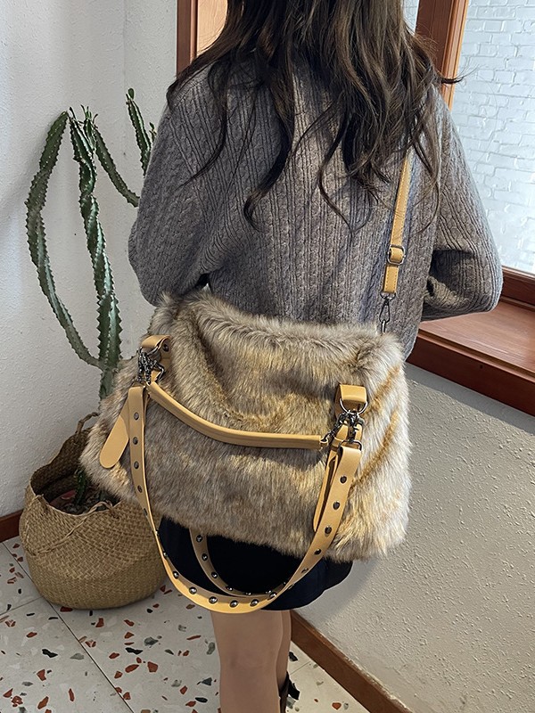 Designer bag Free shipping underarm bag simple handbag winter trend versatile elegant fur handbag for women high-end faux fur single-shoulder crossbod