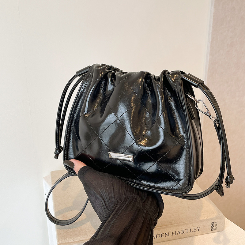 2025S Designer Women S Bag Summer New Women S Diamond Grid Embroidery Thread Drawstring Versatile Bucket With Niche Design Single Shoulder Crossbody B