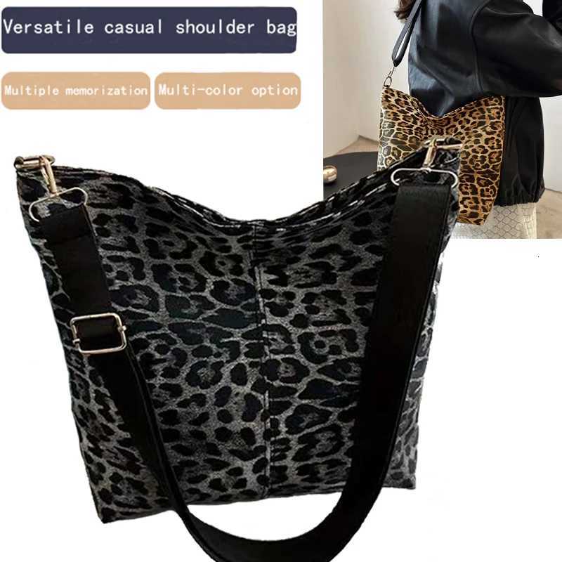 Neutral Style Bags Are Suitable for Daily Commuting and Going to School They Come in Single-Shoulder and Crossbody StylesW251106