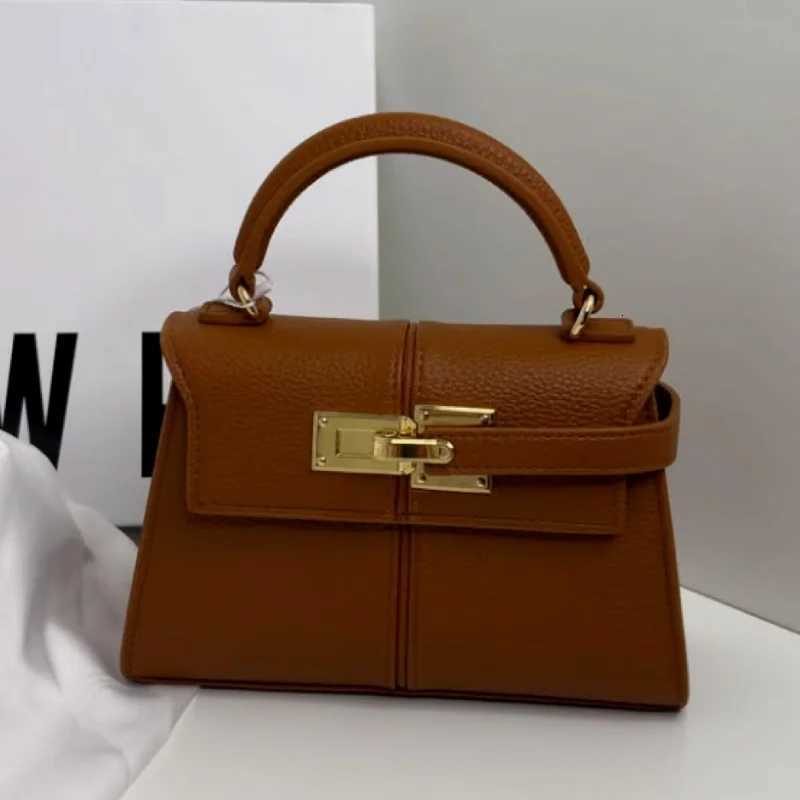 High-end Gold Lock Luxury Handbag Jw New Trapezoidal Messenger Bag Unique Design Brand Commuting Fashion Women Crossbody BagW251106