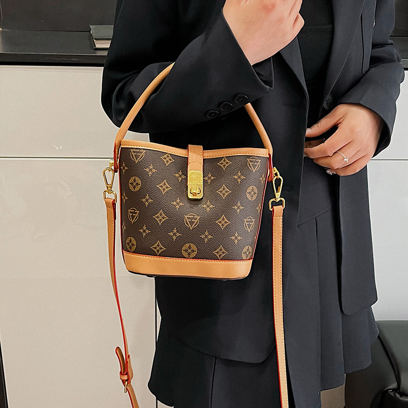 New bucket bag high appearance level with large capacity foreign leisure high-grade texture handbag presbyard bag