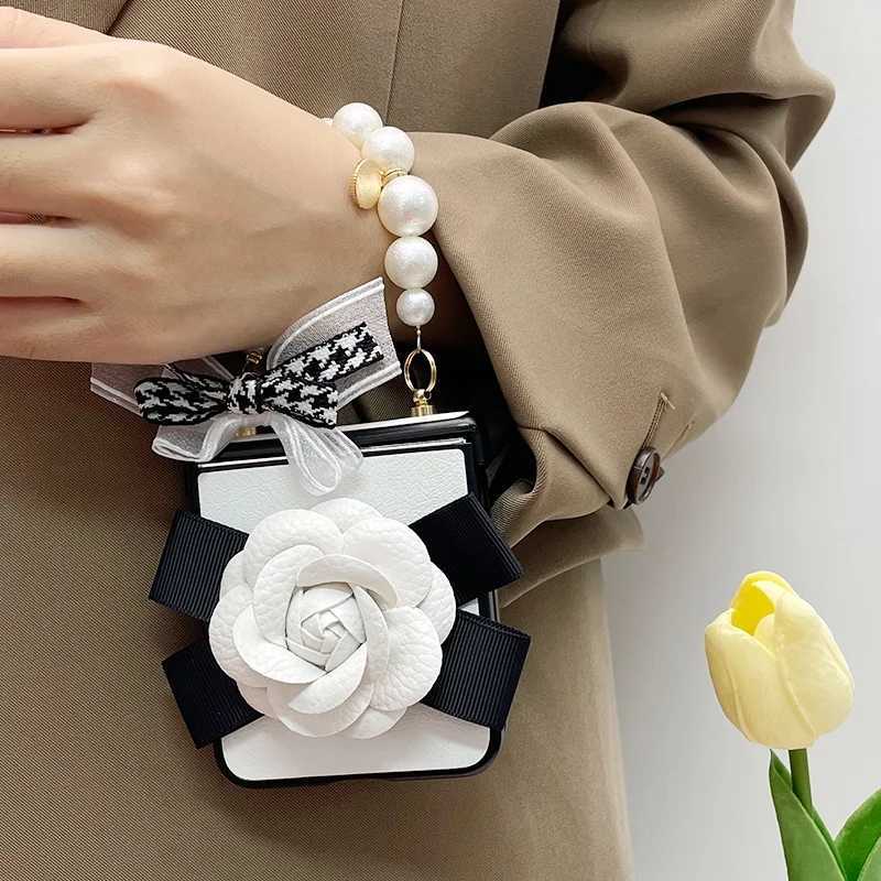 For Galaxy Z Flip 7 6 5 4 3 5G Luxury Camellia Flower Portable Elegant Pearl Hand Chain Hinge White Leather Case Cover J251202