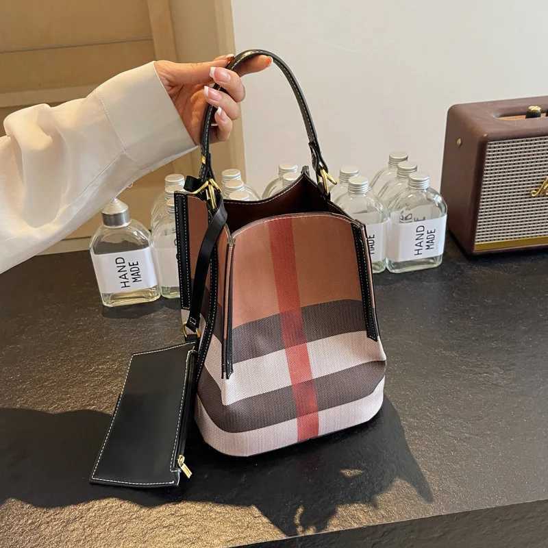 Niche - Designed Jute Tote Bag with Simple Retro Plaid and First - Layer Cowhide - Large Capacity Shoulder - Portable StylishW251106