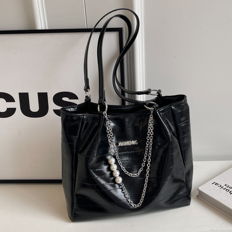 2025S Designer Women S Bag High End Large Capacity Women In New Fashion And Leisure Single Shoulder Tote College Students Commuting Bag For Classes