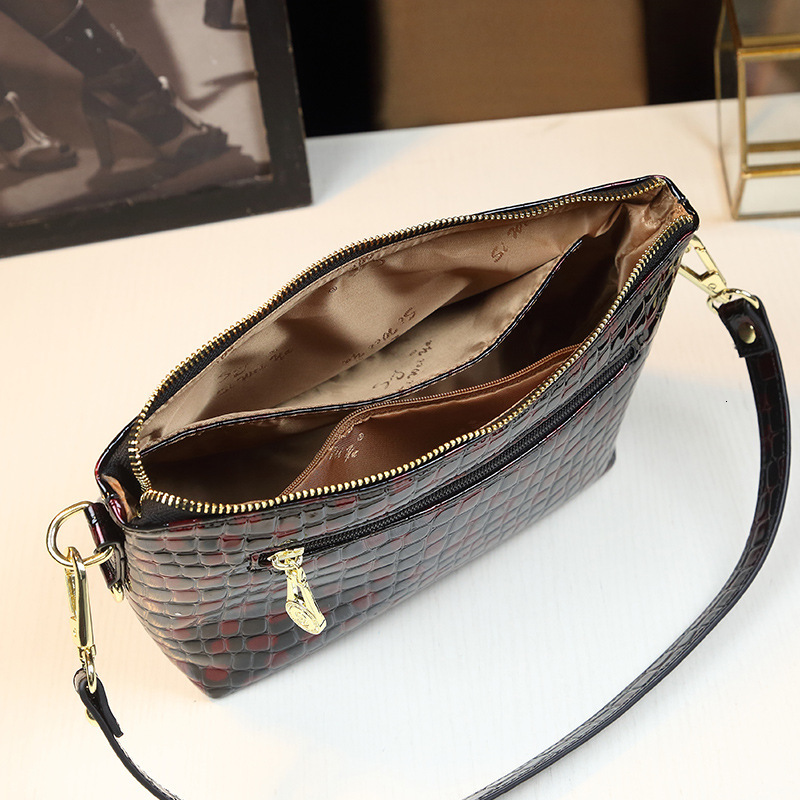 New Versatile Armpit With Color Changing, Fashionable And Atmospheric Style, Carrying Crossbody Bag 1025 24-8-13