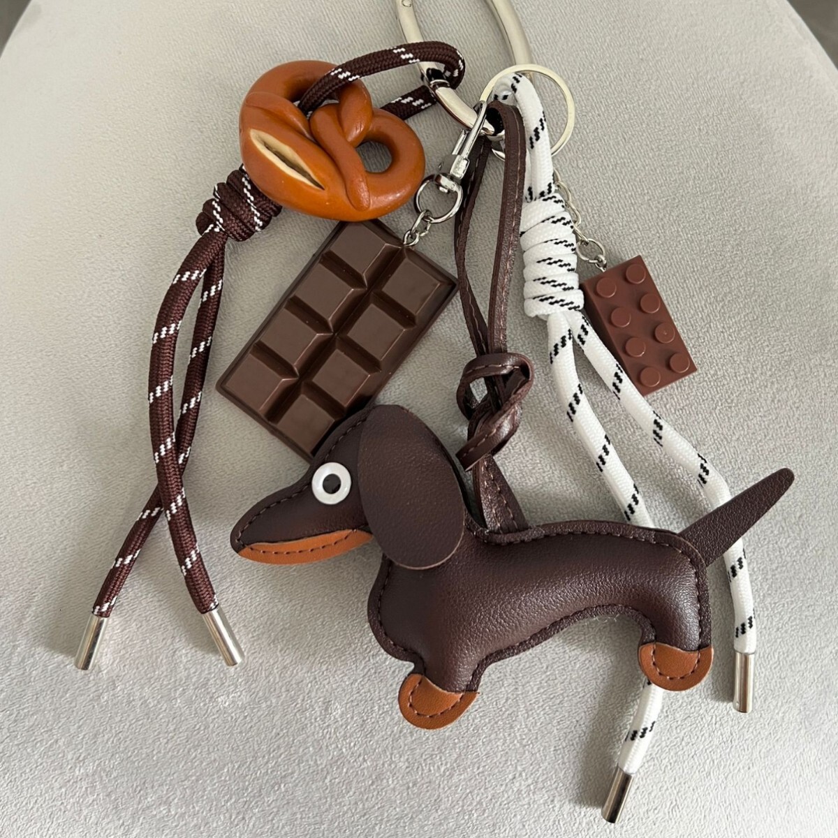 designer bag charm In stock hotselling original design Ins blogger same personalized car keychain bag pendant fashion style dachshund dog