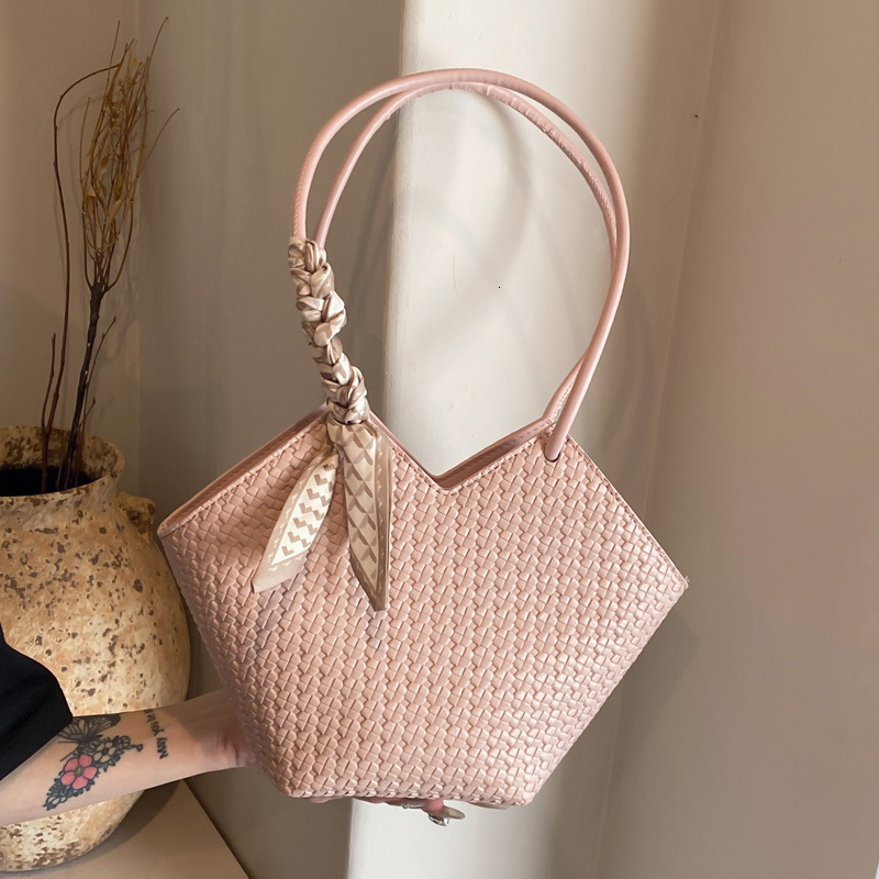 2025S Designer Women S Bag Large Capacity Crossbody Women In The New Summer Of With A High End Feel For Commuting To Work Single Shoulder Heart Shaped