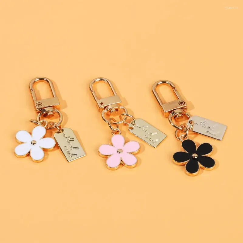 Daisy-Inspired Keychain for Bags and Cars Cute Flower Charms Ideal for Ladies' Gifts
