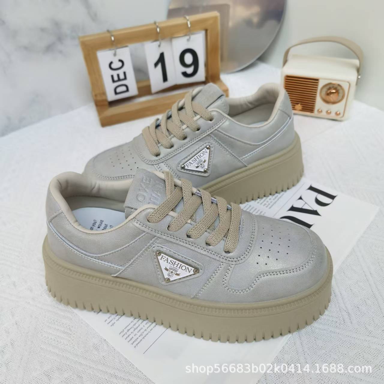 designer shoes new Women's thick-soled white sneakers versatile skateboard shoes, fashionable height-increasing casual shoes