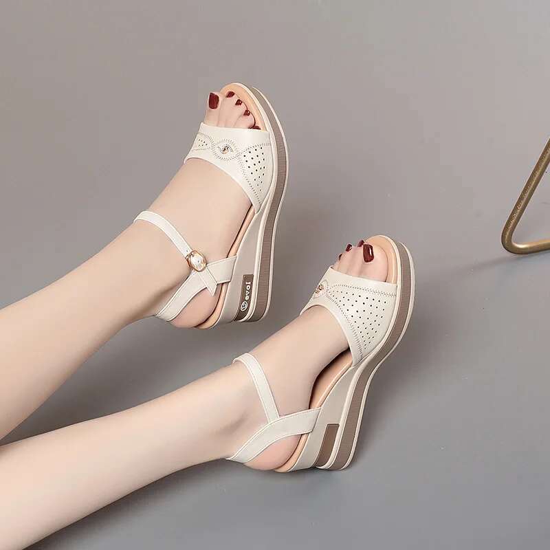 2025 Summer New Women's Sandals Casual Designer Fashion Flat Shoes Genuine Leather Women's Wedge Soft Bottom Comfortable Butterfly Hollow Br