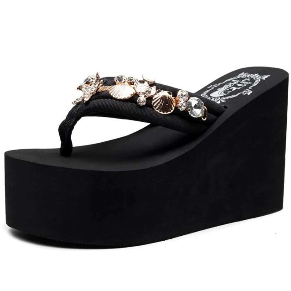 2025 Summer New Women's Sandals Water Shoes Outdoor Beach Designer Fashion Slippers Rubber Sole Anti slip