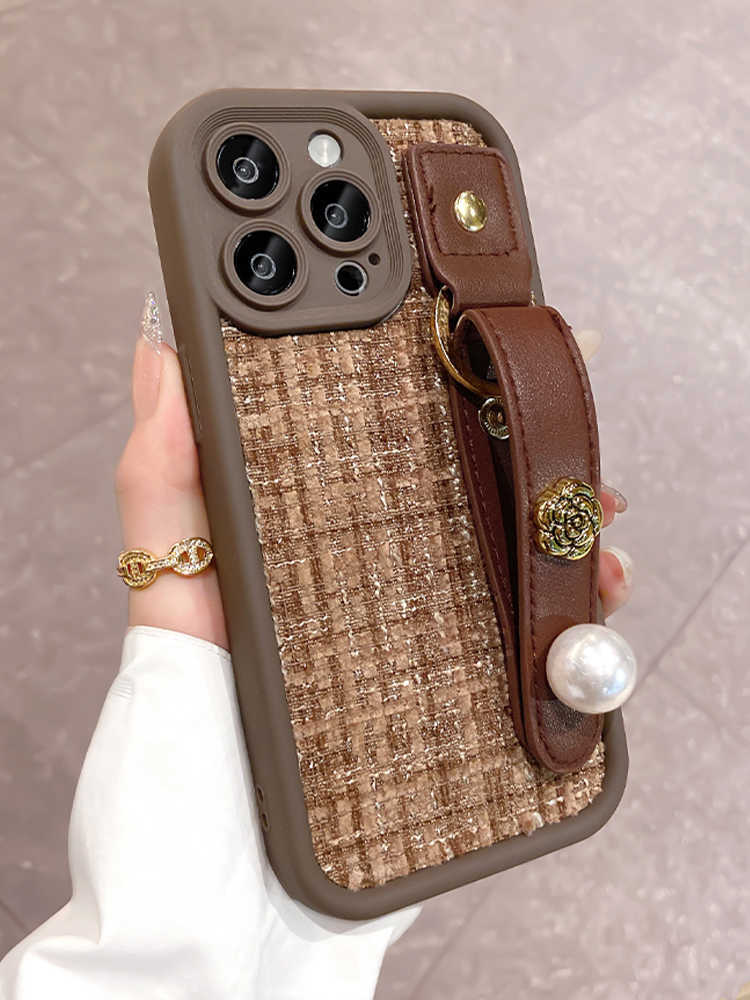 Autumn Winter Velvet Small Fragrance Camellia Wrist Strap Compatible with iPhone 15 Pro Max Phone Case Mate 60 J251202