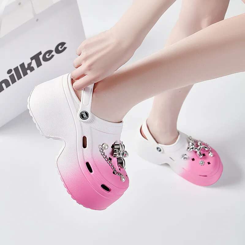 2025 Summer New Women's Cute Slippers Anti slip Designer Fashion Slope Heel Sandals Chain Thick Bottom Garden Shoes