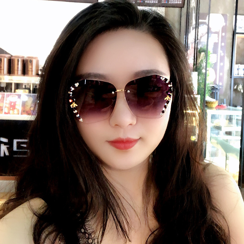 UV-Protective Women's Rhinestone Bee Eyewear - Large Frame Fashion Glasses