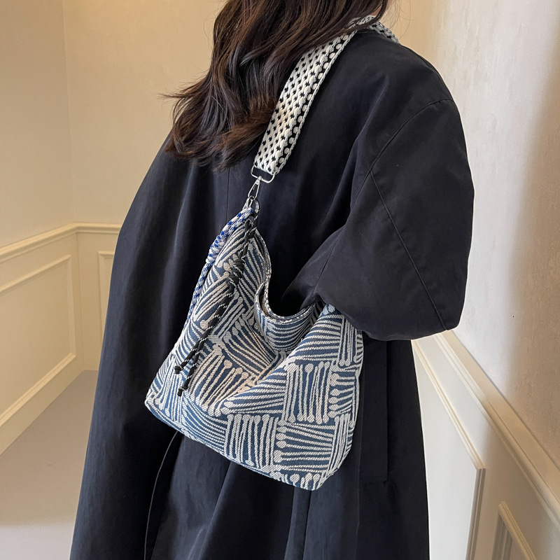 designer bag women's large capacity wide strap single shoulder crossbody bag niche autumn and winter canvas bag coachtotebag