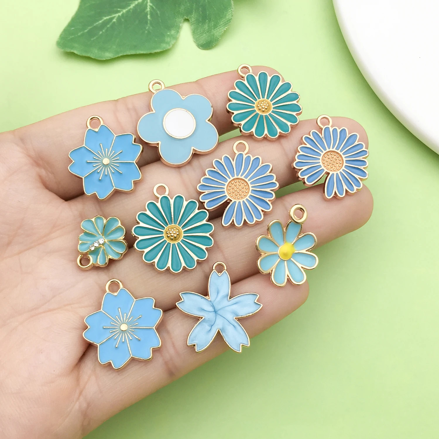 30 pieces of lake blue enamel flower decoration alloy small daisy cherry blossom sunflower pendant used for DIY jewelry accessories 250325