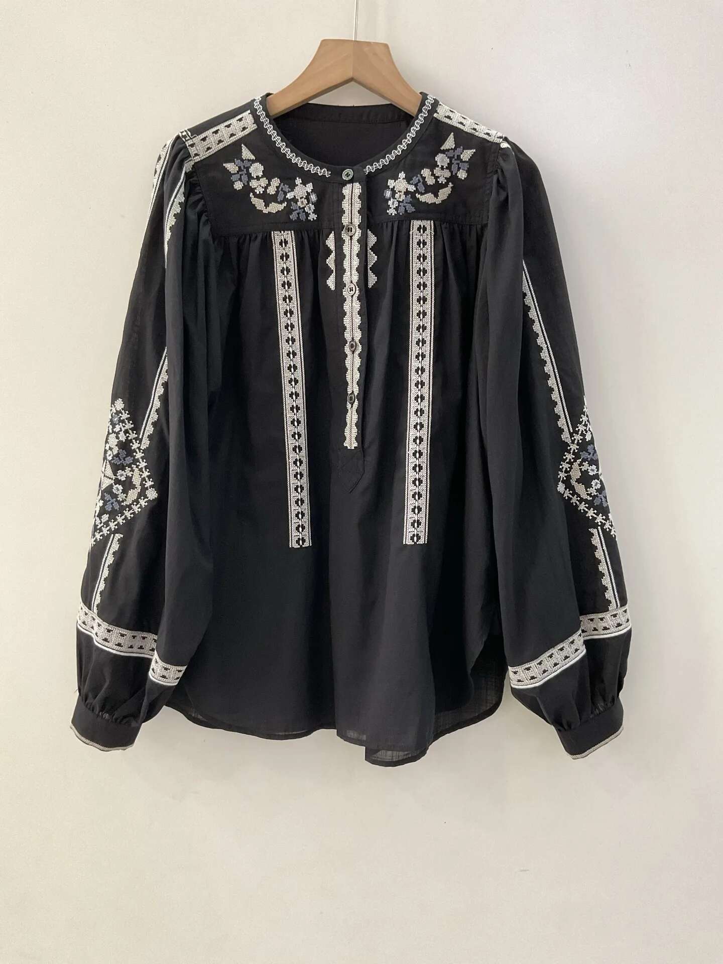 Embroidery Women White Green Black Shirt 100% Cotton Vintage Long Lantern Sleeve Front Buttons Lady O-neck Blouse