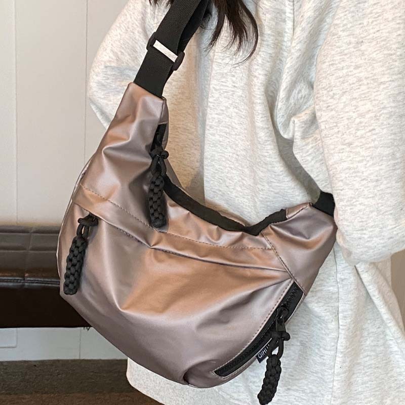 2025S Designer Women S Bag Workwear Style Women S Shoulder Oxford Cloth Ins Canvas Street Large Capacity Artistic Leisure Travel Dumpling Bag