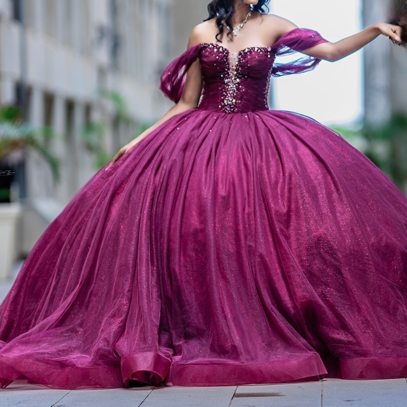 Wine Red Shiny Princess Quinceanera Dresses Off Shoulder Bow Beading Crystal Tull Sweet 16 Dress Ball Gown Vestidos De XV 15 Anos