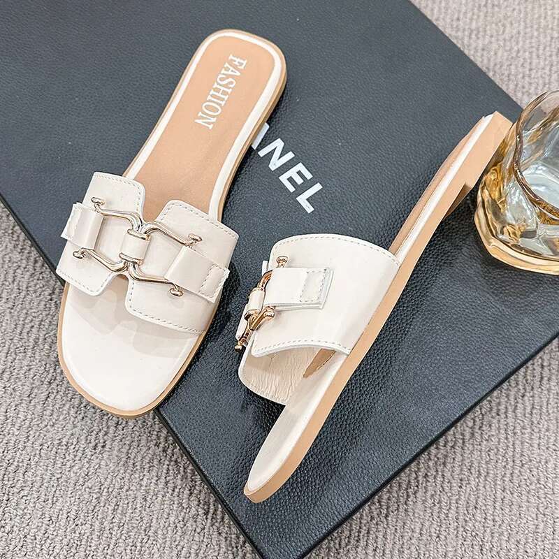 2025 New European and American Style Designer Summer Fashion Outward Flat Casual Horse Buckle Temperament A Slipper Women's Trendy Sandals1