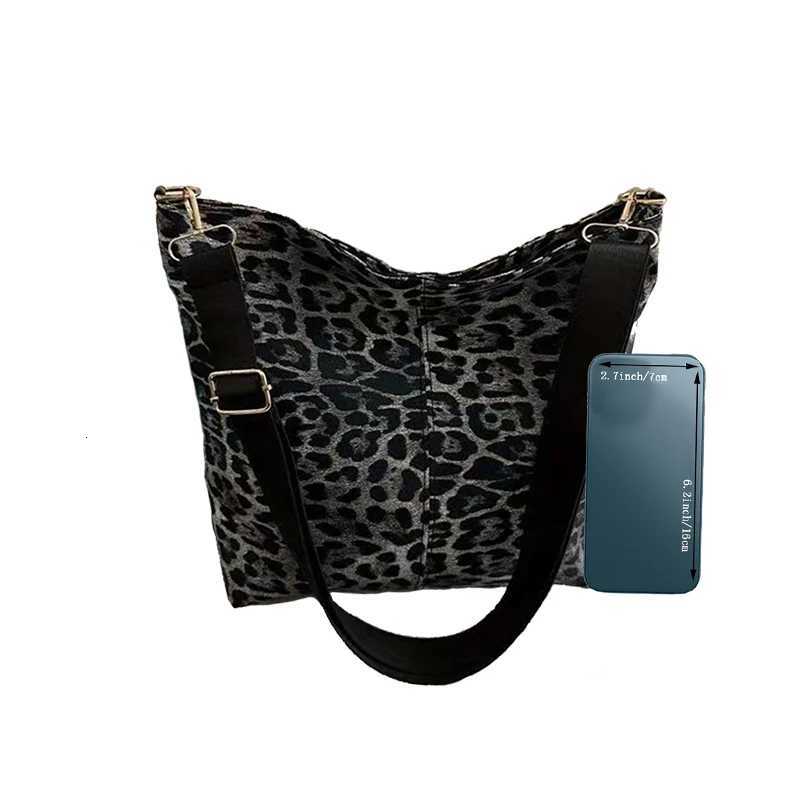 Neutral Style Bags Are Suitable for Daily Commuting and Going to School They Come in Single-Shoulder and Crossbody StylesW251106