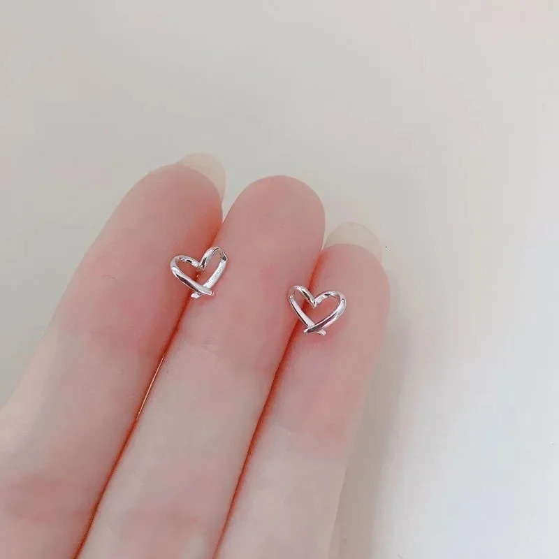heartshaped earrings worn daily by women with low allergy minimum size cute star silver girl perforated jewelry gift 250326