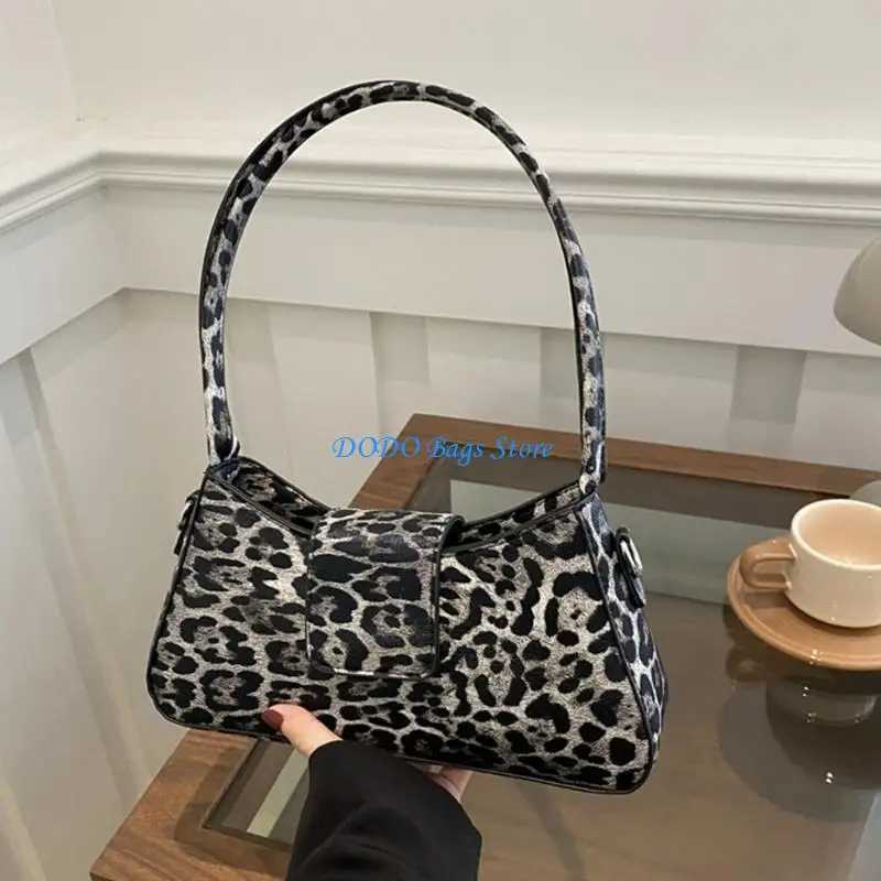 Stylish Leopard Print Shoulder Bag PU Crossbody Purse for Fashionable WomenW251106