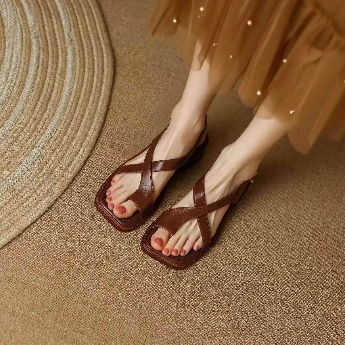 2025 Summer New Flat Roman Style Designer Fashion Sandals with Anti slip Rubber Sole Women's Shoes