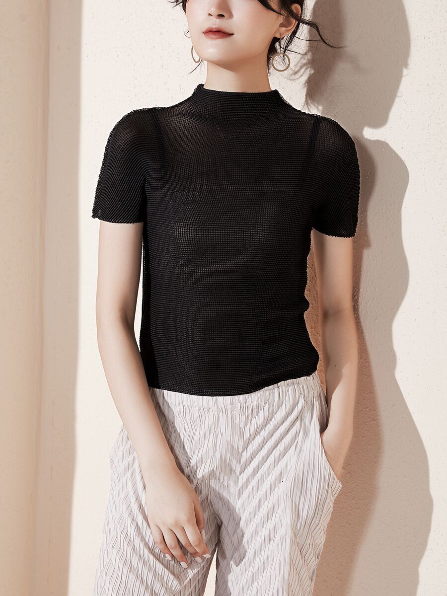 dongdumaoyi Miyake Half Top for Women 2024 Summer Round Neck New Short Sleeve Solid Color Folded Loose Versatile Style T