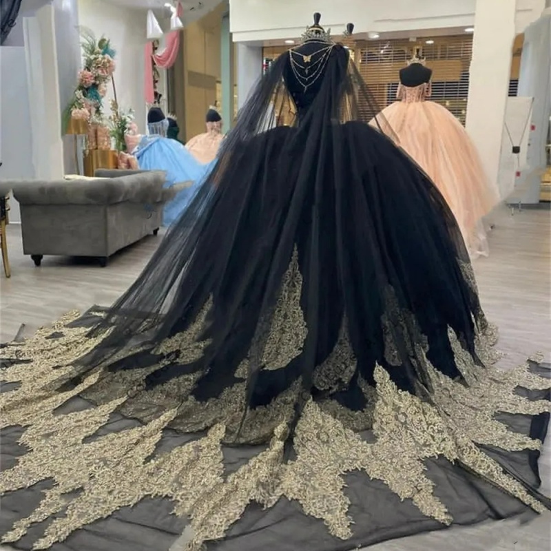 Black Princess Quinceanera Dresses Off Shoulder Appliqued Lace Beads With Cape Tull Sweet 16 Dress Ball Gown Vestidos De XV 15 Anos