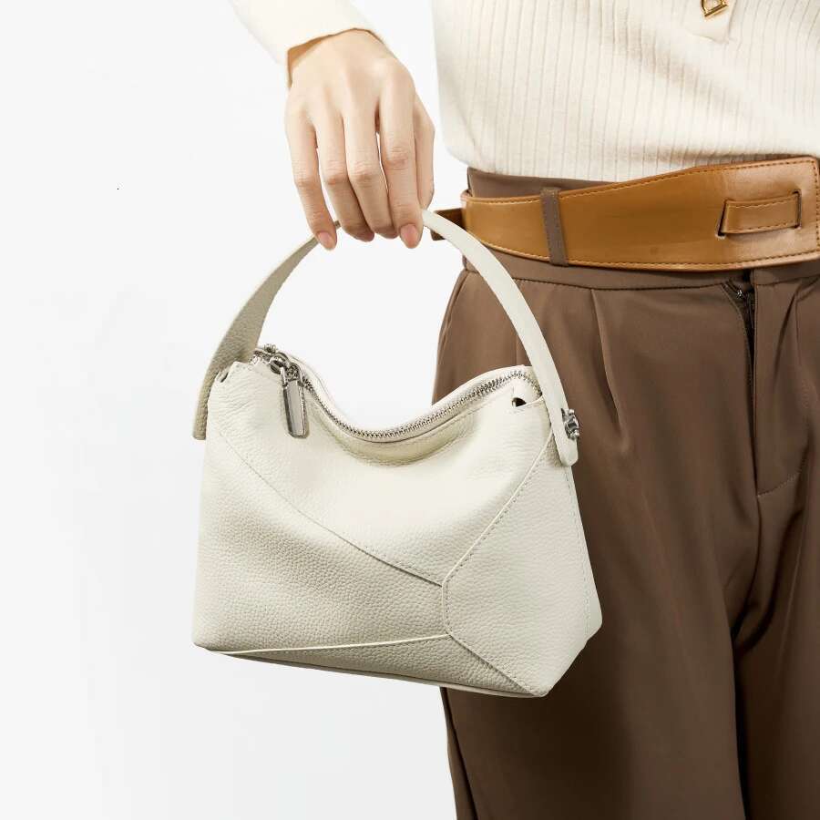 Top Layer Cowhide Geometric Pillow 2025 New Genuine Leather Commuter One-Shoulder Crossbody Bag Fashionable Ladies Handbag