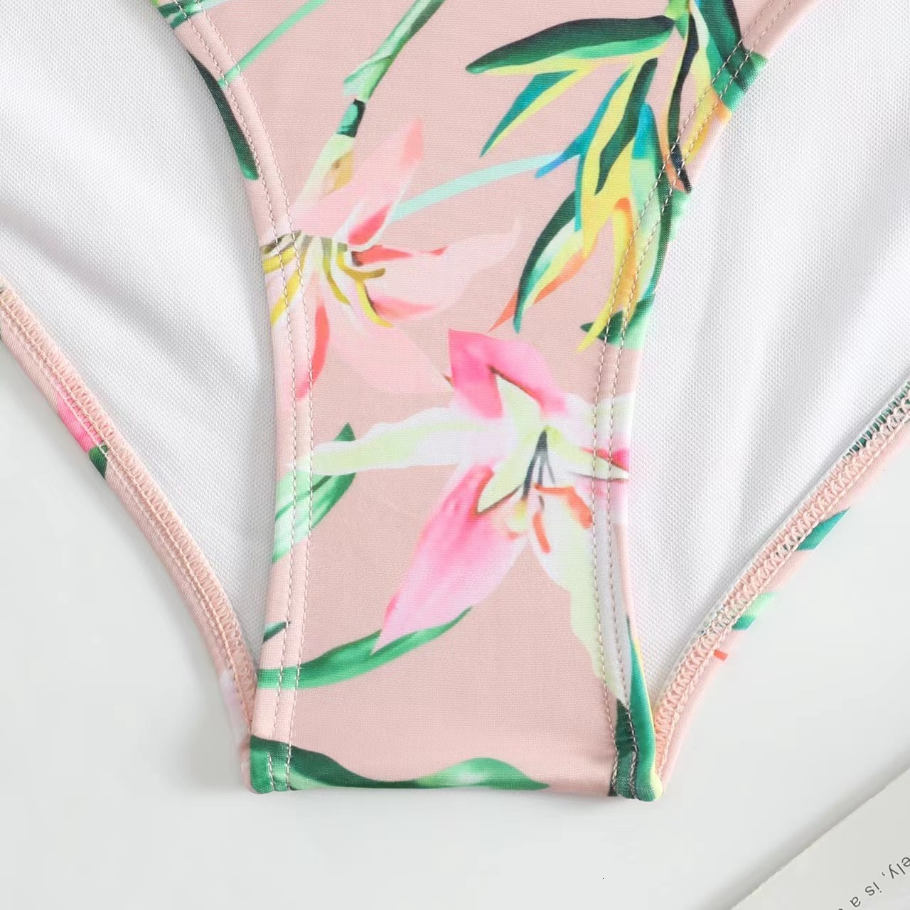 2025 new one-piece swimsuit women's French cover belly slimming sexy bubble sleeve wrapped skirt set