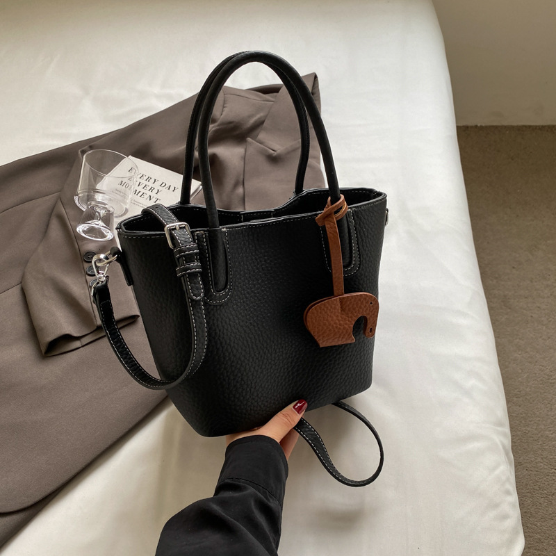 2025S New Model Designer Bag Advanced Bubble Leather New Fashion Bucket For Women Ins Casual Shoulder Bag Totebag