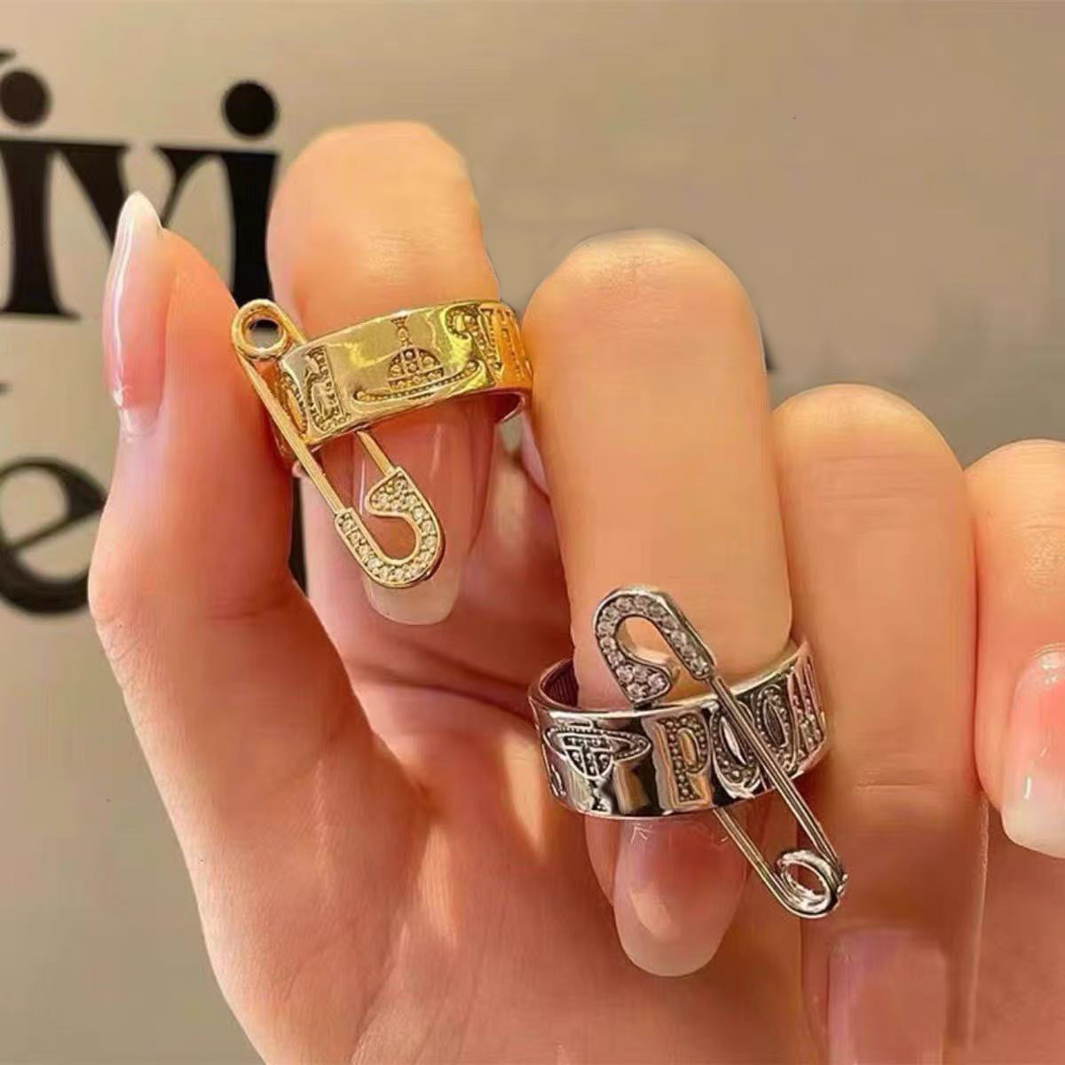 Designer Ring Pin Wide Saturn Letter Ring for Women Men Personality Punk High Love Couple Diamond Gold Ring Engagement Rings Womens Jewelry