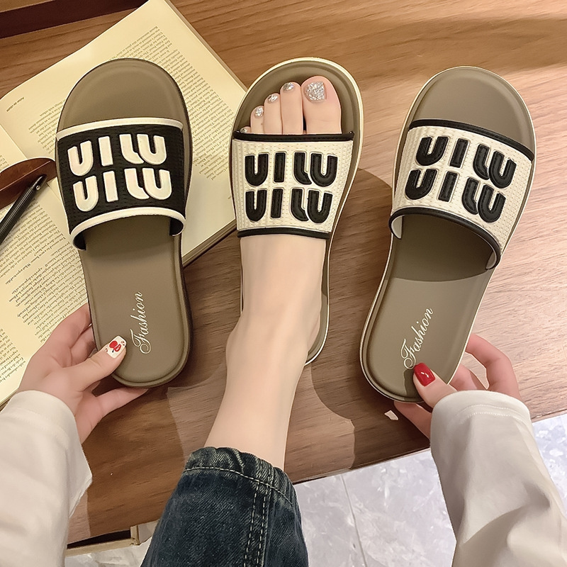 Designer slippers free shipping 2025 new fashionable letter indoor home bathroom anti slip thick bottom straight drag for women
