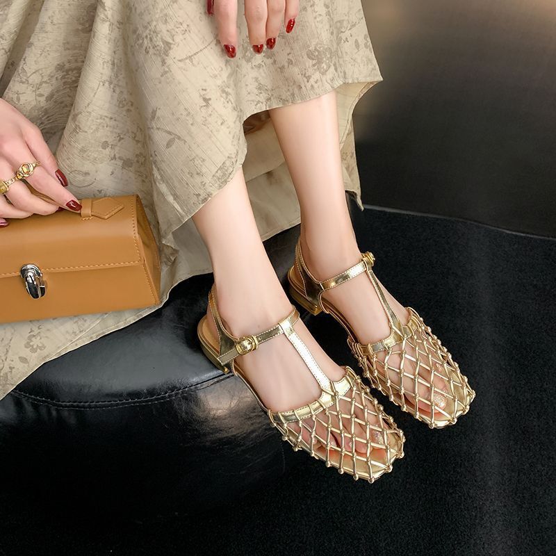 2025S Designer Women's Sandals Open Toed Thick Heel Empty Shoes Casual Sandals New T Shaped With A Straight Buckle High End And Stylish Low Heel 