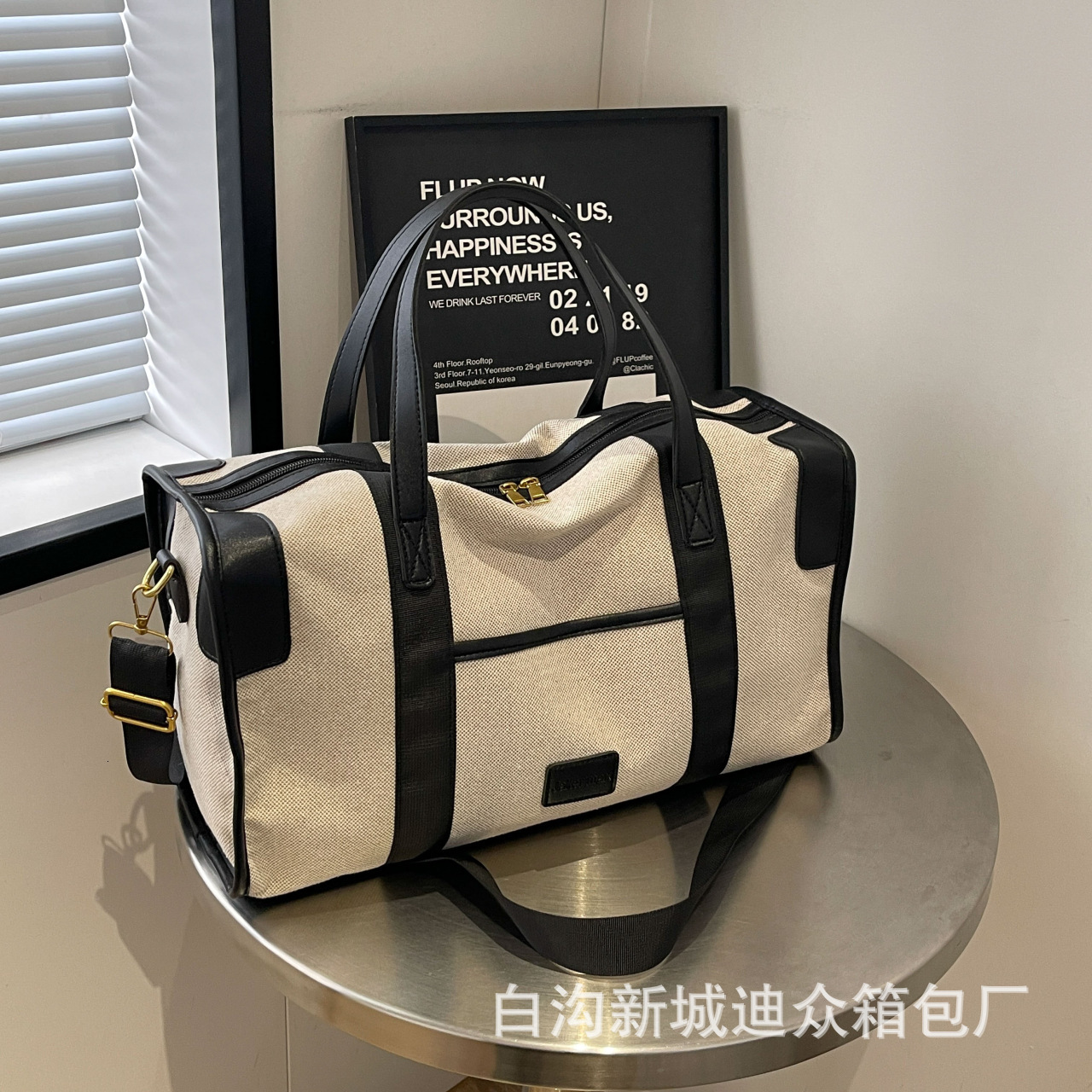 2025S Designer Women S Bag Large Capacity Hand Held Short Distance Women S Lightweight Luggage Bag Men S Leisure Travel Storage Commuting Business Tri