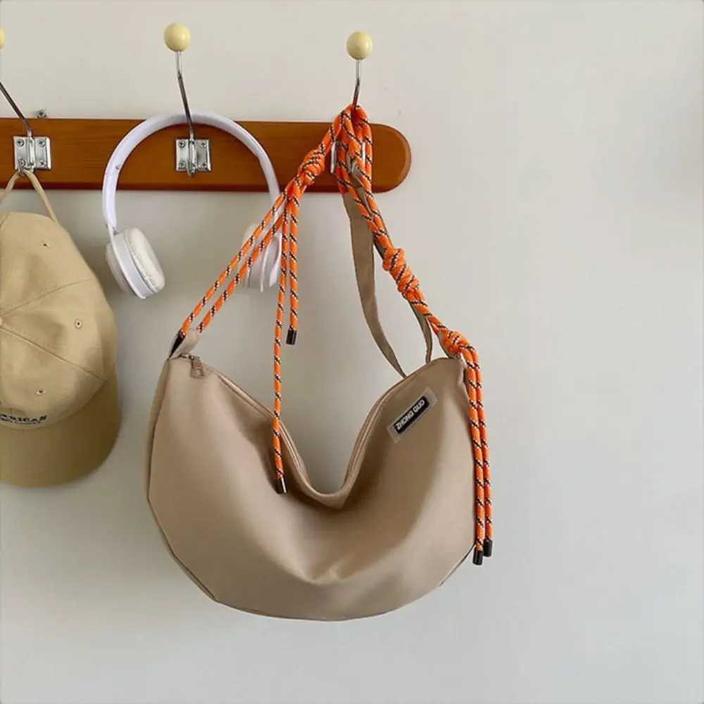 Half-moon Shape Nylon Crossbody Bag Zipper Waterproof Dumpling Shoulder Bag Solid Color Large Capacity Sports Message BagW251107