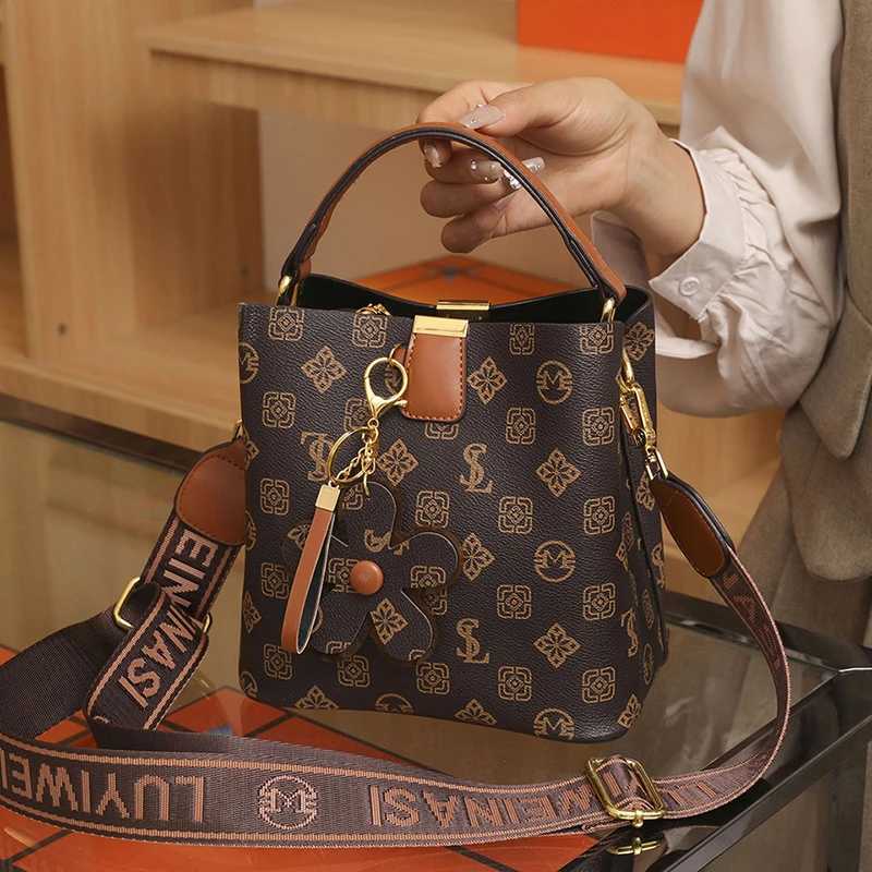 Designer Leather Messenger Bag For Women Chic Crossbody Shoulder Handbag Ladies Classic Tote PurseW251106