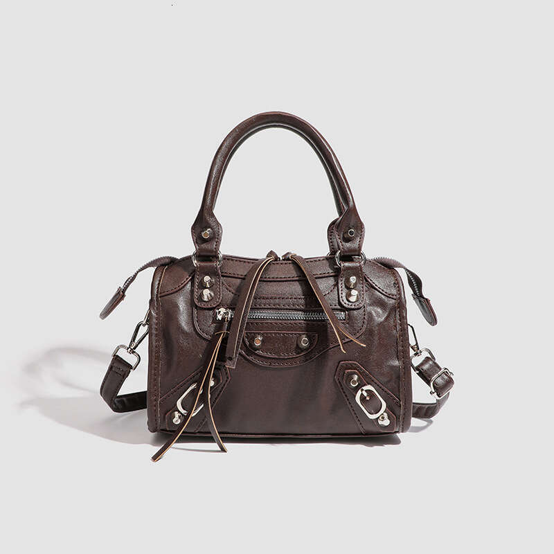 Designer Bag Spring New French Style Motorcycle Cool And Spicy Simple Retro Rivet Large Capacity Handbag Crossbody