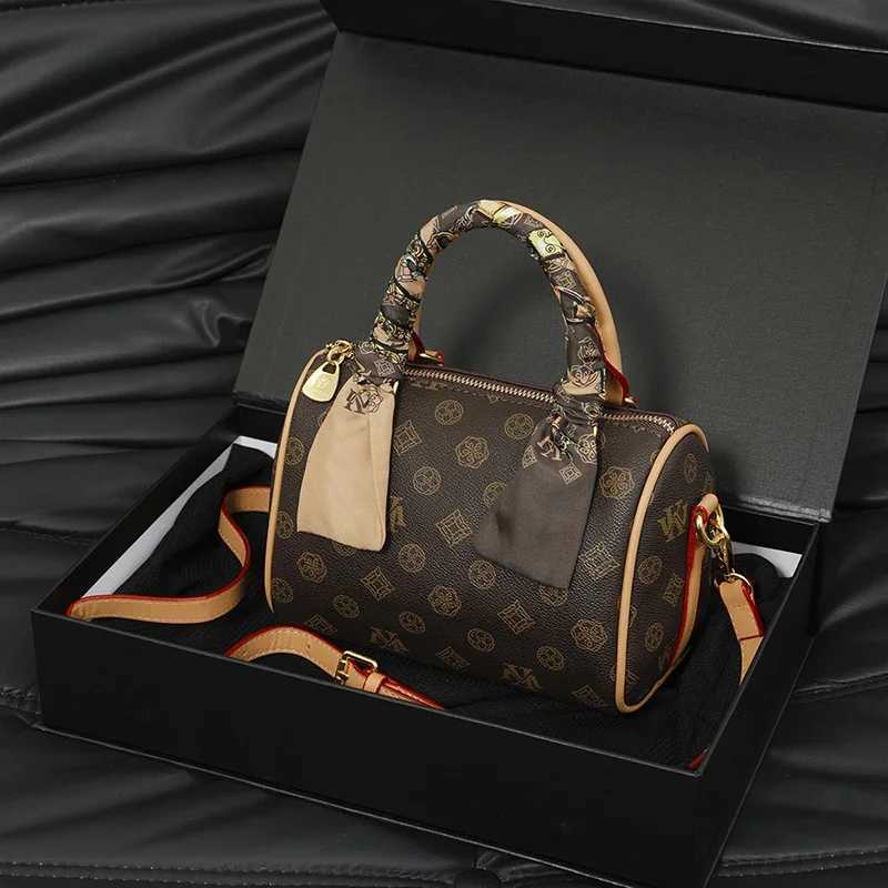 Luxury Designer Leather Crossbody Bag For Women Elegant Shoulder Handbag Ladies Tote Purse Classic Fashionable AccessoryW251106