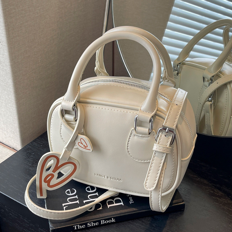 2025S Designer Women S Bag Simple Texture Toast Single Shoulder Women S Autumn New Fashion Versatile Crossbody Handbag Boston Bag