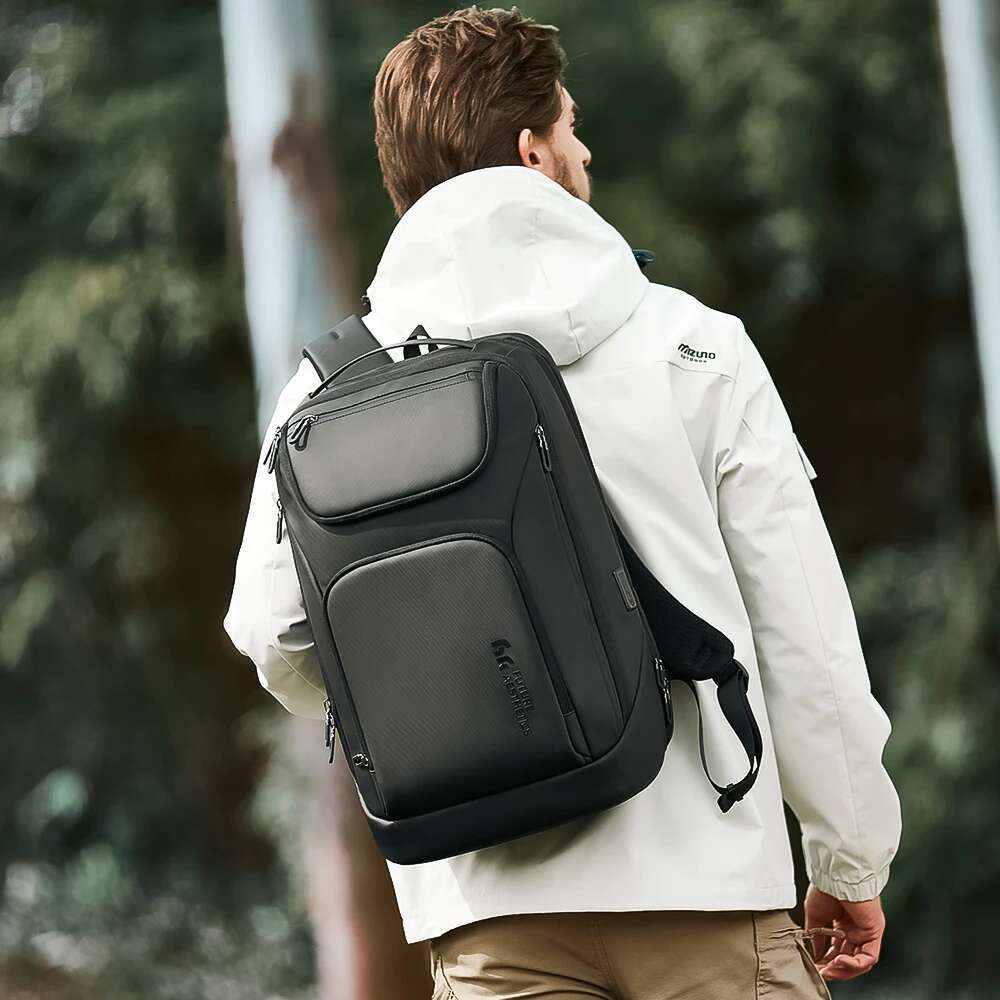 HK New Arrival Spacious Travel 17.3 Inch Laptop Backpack For Men Big Capacity Waterproof Commuting Rucksacks With USB