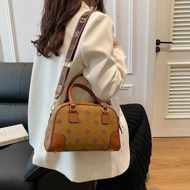 Refined Handbag For Elegant Ladies Perfect One Shoulder Retro Printing Bag For Formal Events And Social GatheringsW251106